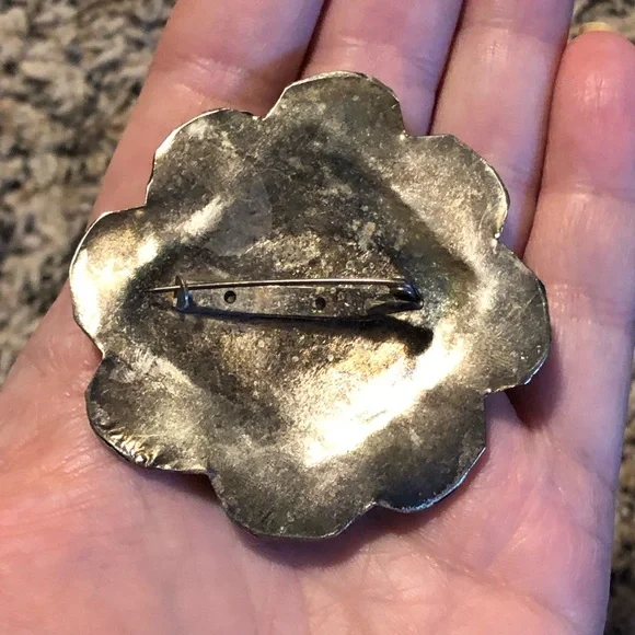 Vintage antique Scottish style white metal & stone brooch swirls - Picture 7 of 9